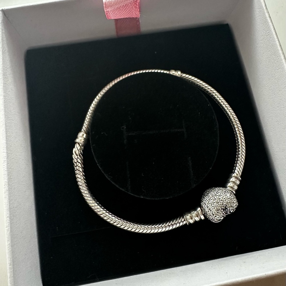 Moments Sparkling Heart & Snake Chain Bracelet
Sterling silver